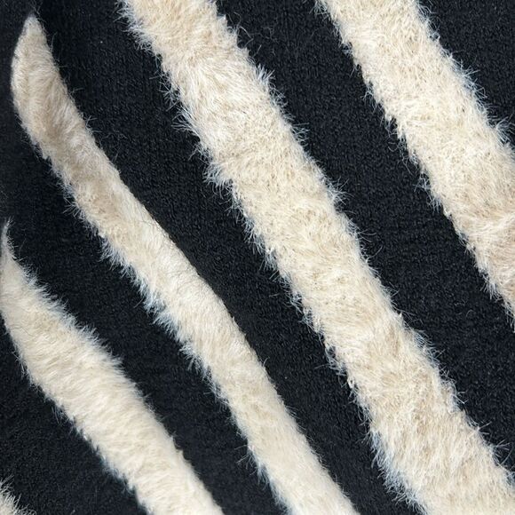 Nori Sweater FlyaWay Wrap Eyelash Yarn Split Turtleneck Abstract black cream 1X - Picture 10 of 12